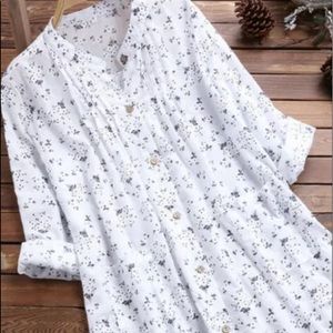 This sweet 2X linen cotton long tunic is long sleeved with pockets on each side